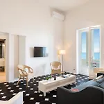 아파트 Terrazza Sul Molo By Interhome *